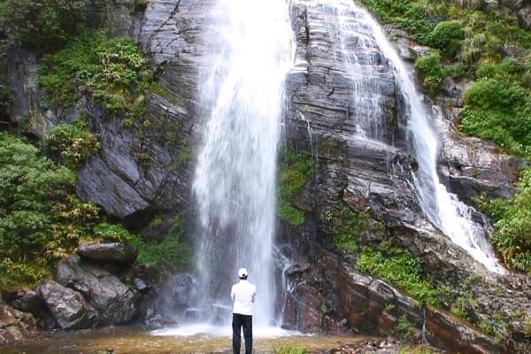 Kolapathana waterfall